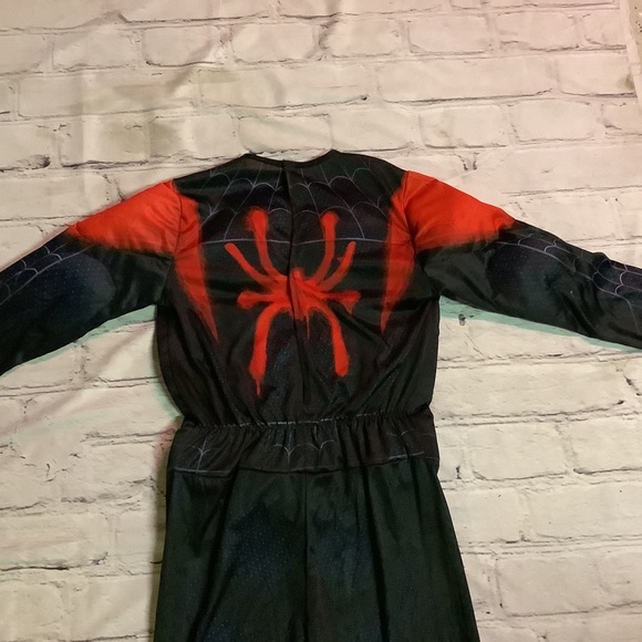 SPIDER-MAN COSTUME.  10-16 years old. - Picture 3 of 4